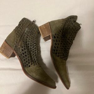 Free people in the loop olive green boots 39.